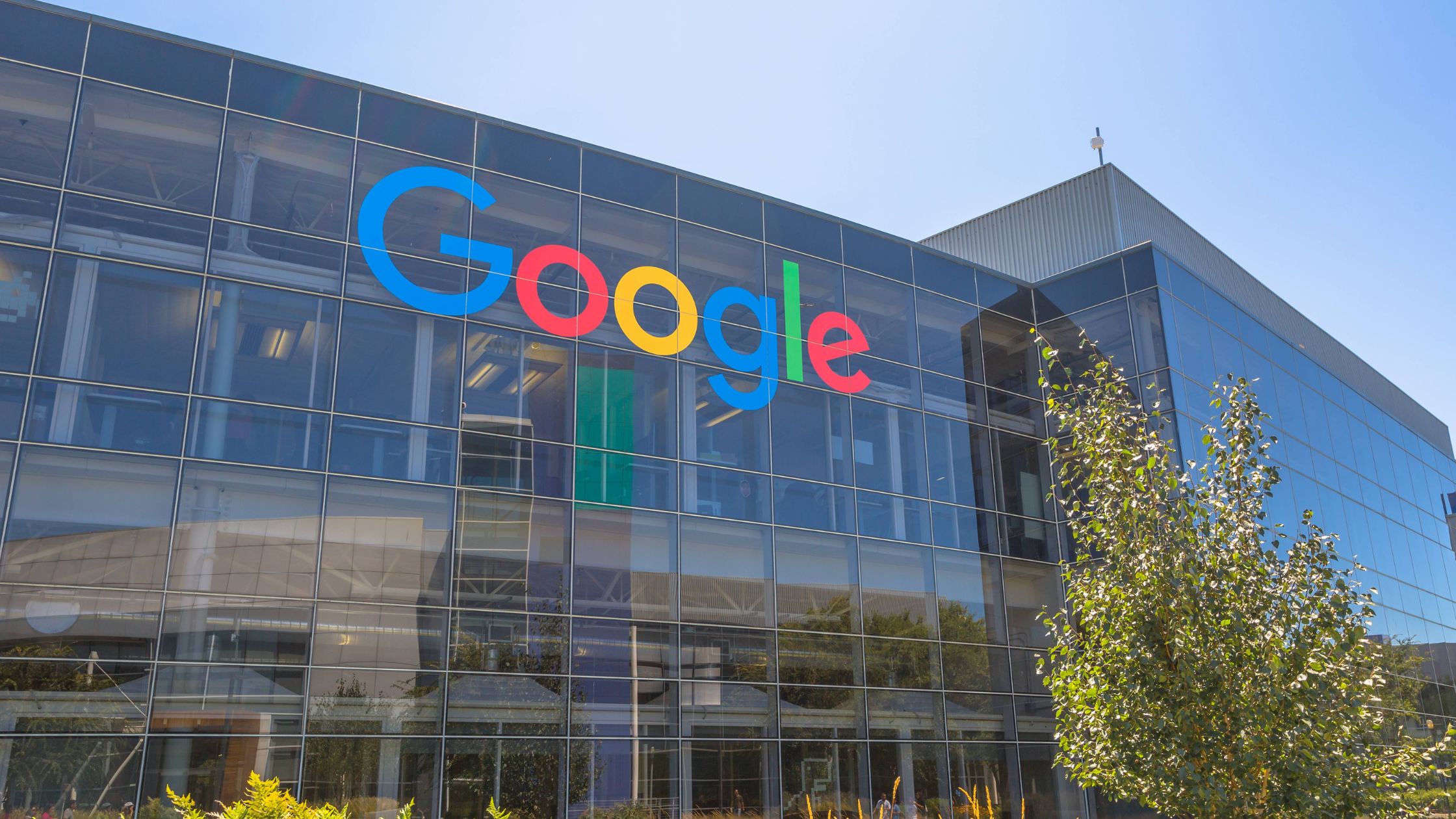 ศาลได้ตัดสินว่าการผูกขาดของ Google's online search นั้นถือว่าผิดตามกฎหมายสหรัฐอเมริกา